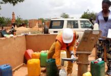 Burkina Faso : 90 points d’eau contrôlés pour protéger la santé des populations réinstallées